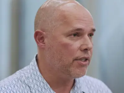 Entrevista en primer plano con un director de empresa