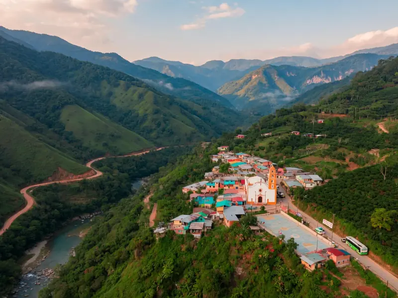 Vista con drone de un pueblo de montaña y su carretera